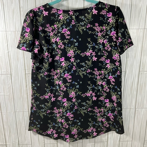 Fortune & Ivy V-Neck Short Sleeve Top - Picture 2 of 5